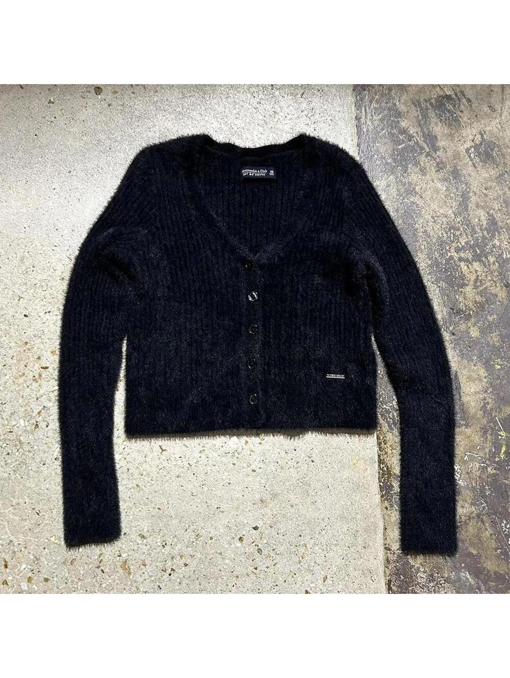Women’s Abercrombie & Fitch black cropped cardigan sweater